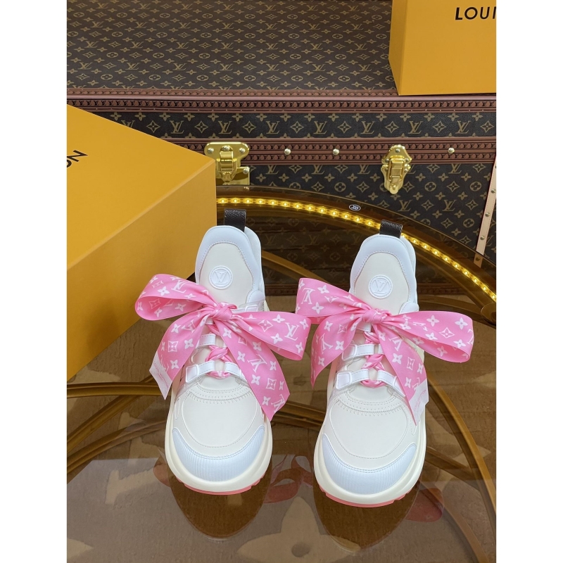 l**is V*t*n sneakers